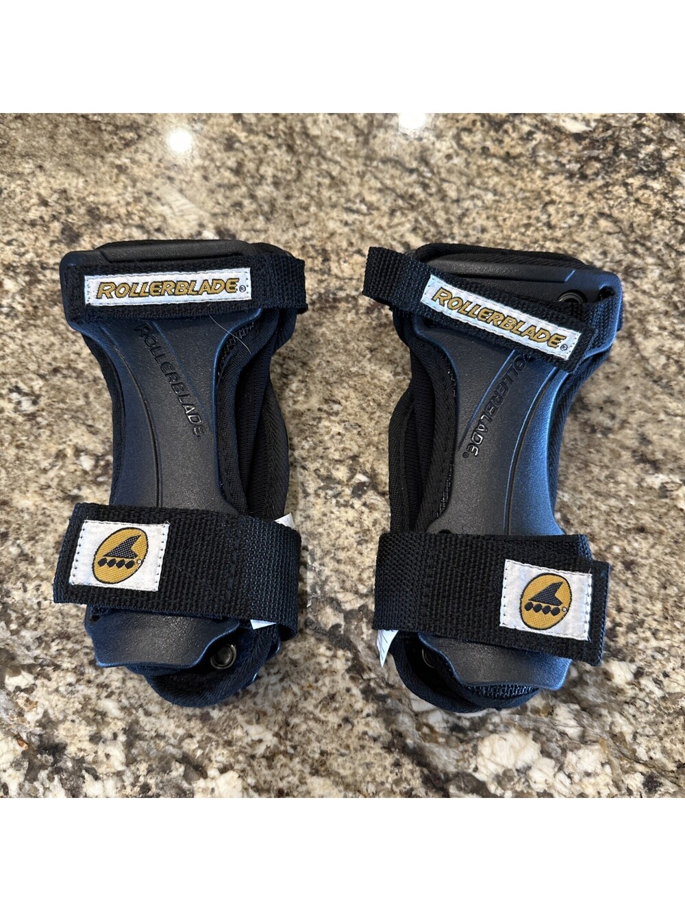 VNTG Rollerblade Wrist Guards Hard Shell Kids Fall Protection Black Double Wrap